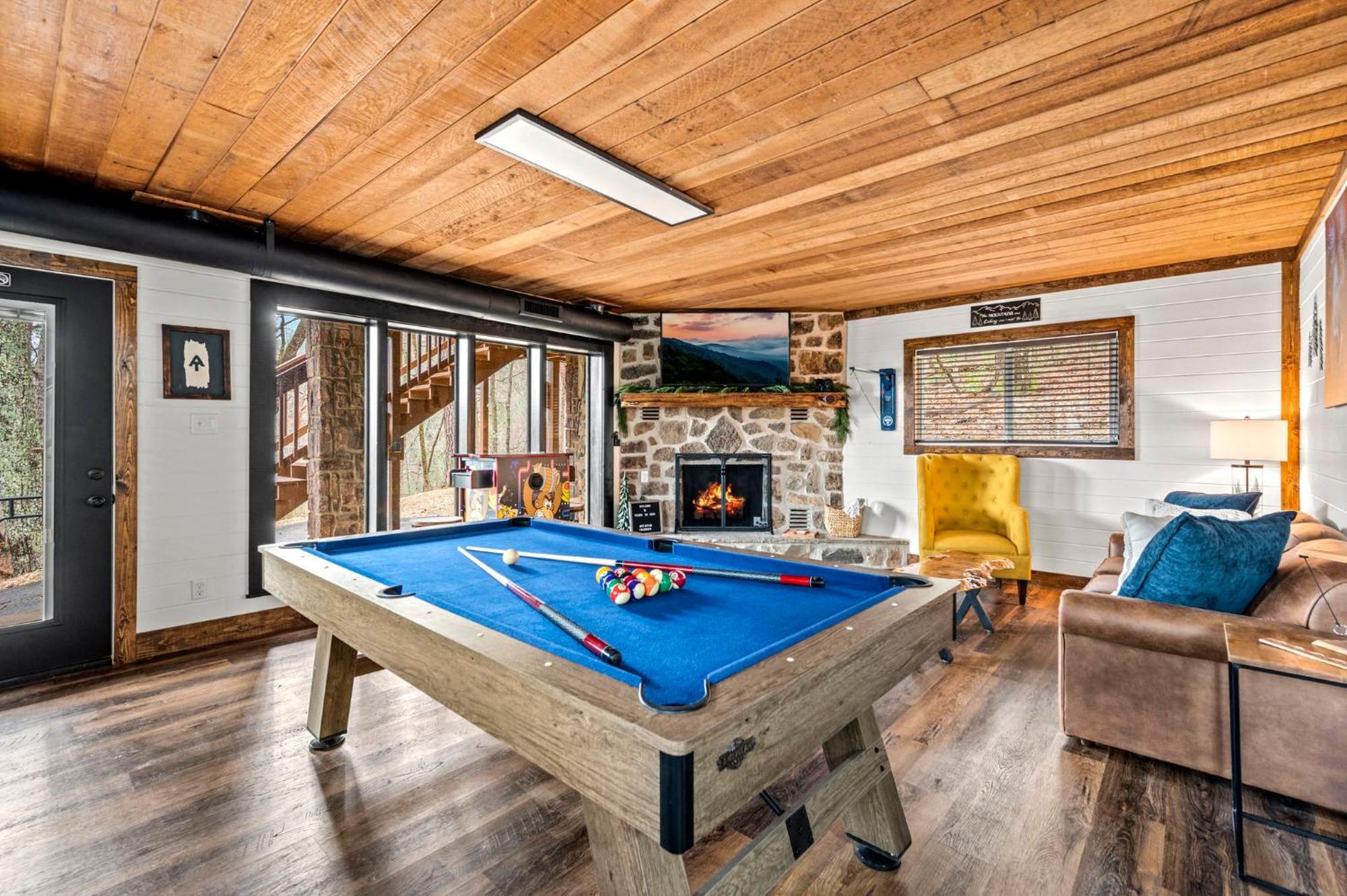 1Mile Downtown, Handicap Ramp, Hot Tub, Game Room 개틀린버그 외부 사진