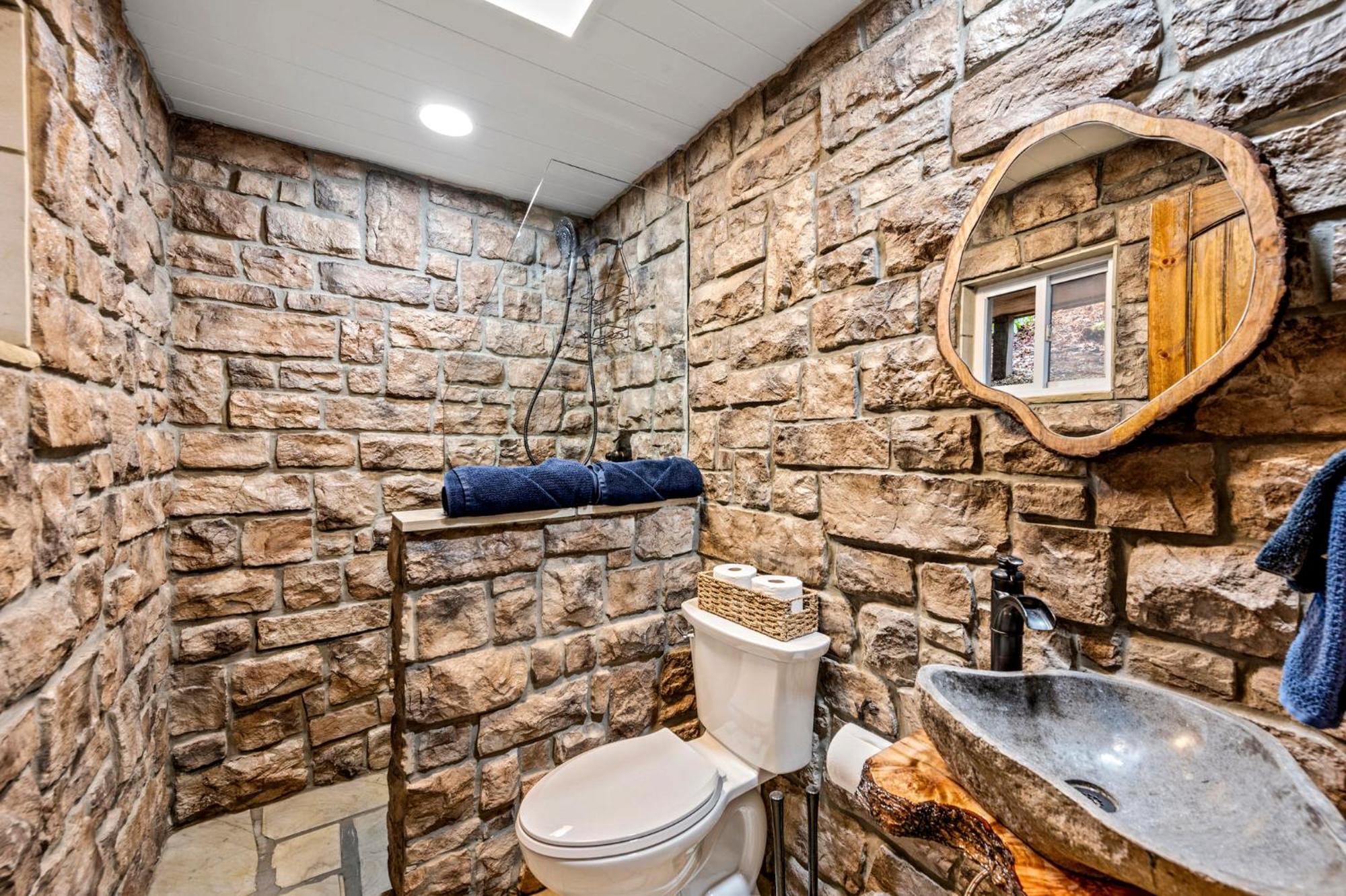 1Mile Downtown, Handicap Ramp, Hot Tub, Game Room 개틀린버그 외부 사진