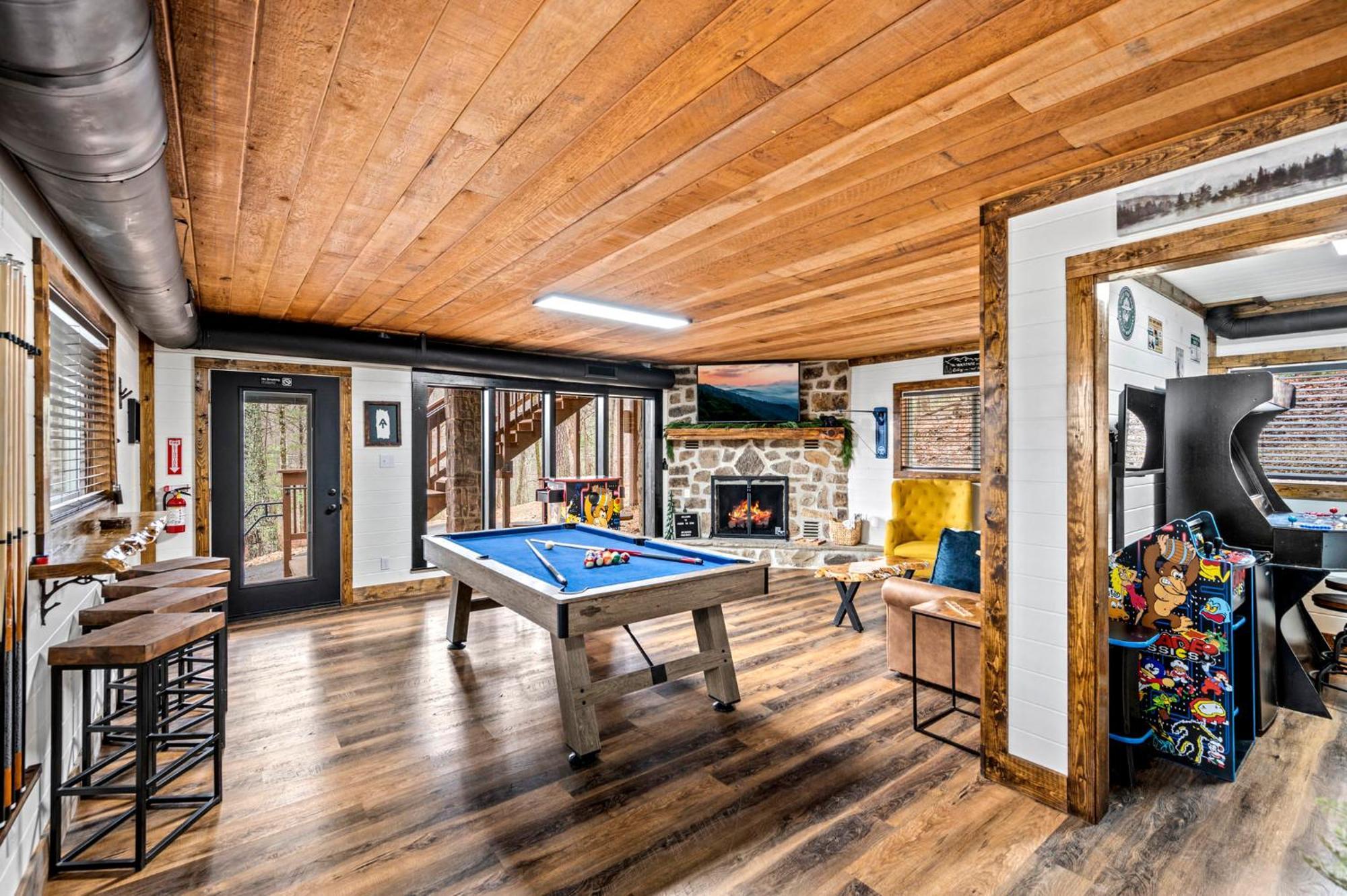 1Mile Downtown, Handicap Ramp, Hot Tub, Game Room 개틀린버그 외부 사진