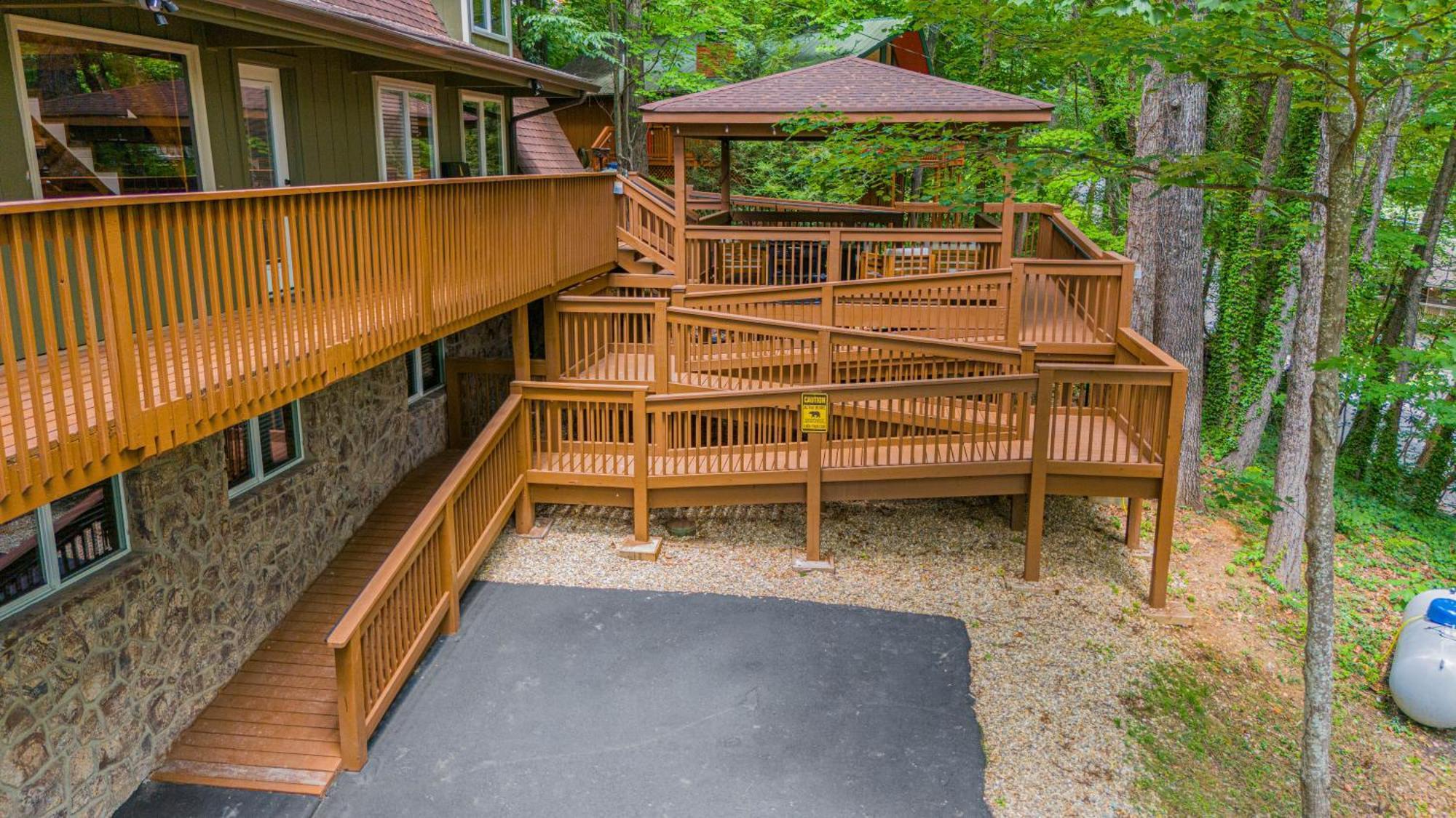 1Mile Downtown, Handicap Ramp, Hot Tub, Game Room 개틀린버그 외부 사진