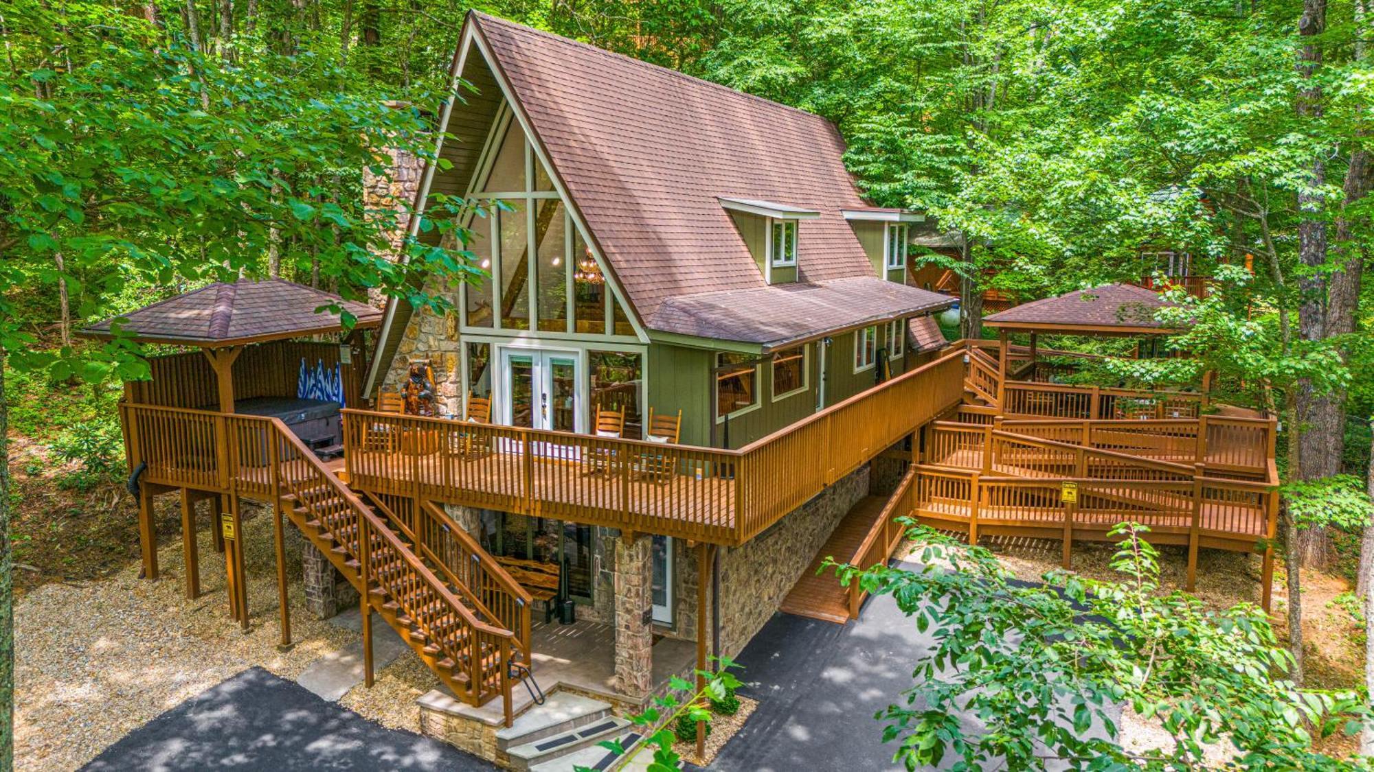 1Mile Downtown, Handicap Ramp, Hot Tub, Game Room 개틀린버그 외부 사진